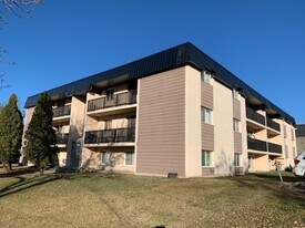 1940 9th Av N in Regina, SK - Building Photo