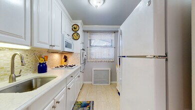 71 Strawberry Hill Ave in Stamford, CT - Building Photo - Building Photo