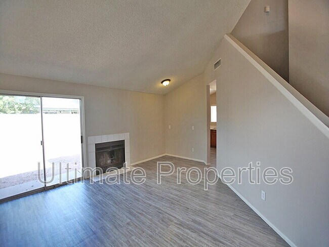 8138 W Shangri La Rd in Peoria, AZ - Building Photo - Building Photo