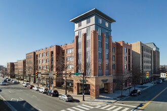 The Henry in Alexandria, VA - Foto de edificio - Building Photo
