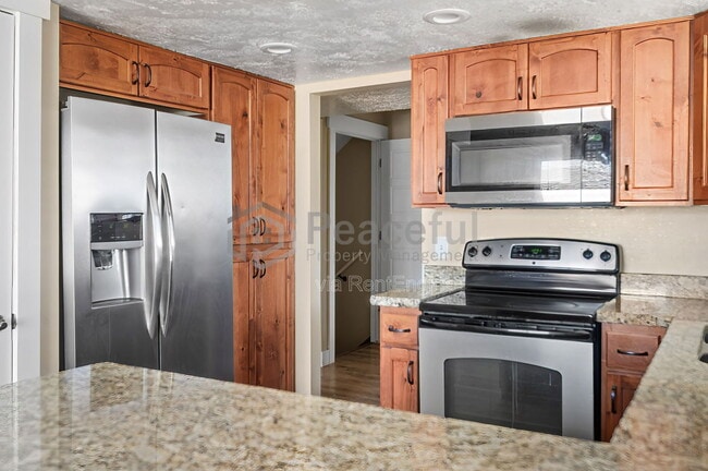 7222 Ponderosa Dr in Cottonwood Heights, UT - Building Photo - Building Photo