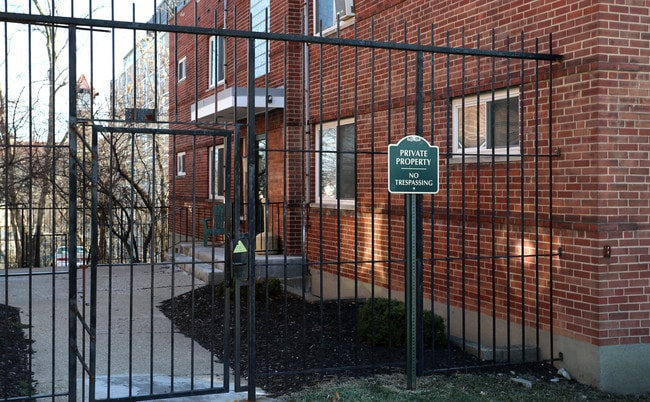 2512-2516 Highland Ave in Cincinnati, OH - Foto de edificio - Building Photo