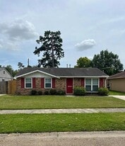 11570 Baylor Dr in Baton Rouge, LA - Building Photo