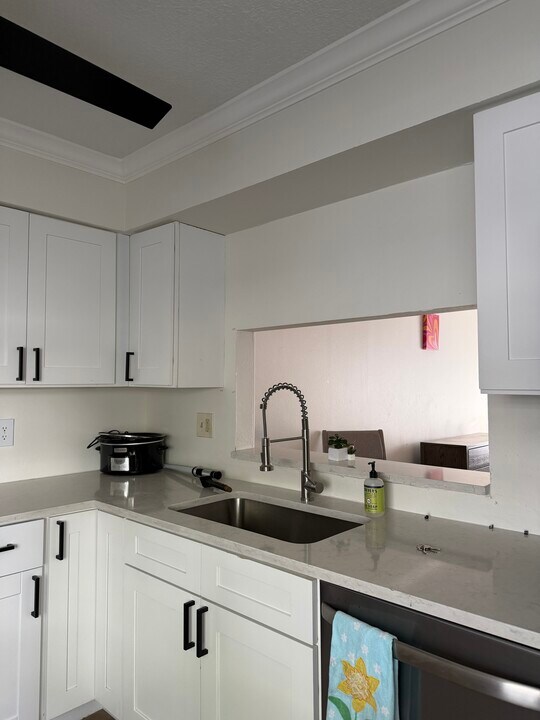 218 S Tampania Ave in Tampa, FL - Building Photo