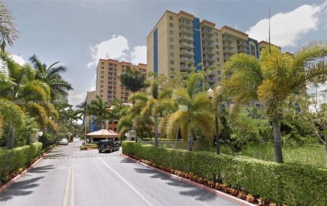 5077 NW 7th St in Miami, FL - Building Photo - Building Photo