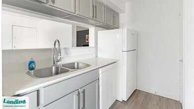 1071 Clayton Ln, Unit M0113 in Austin, TX - Foto de edificio - Building Photo