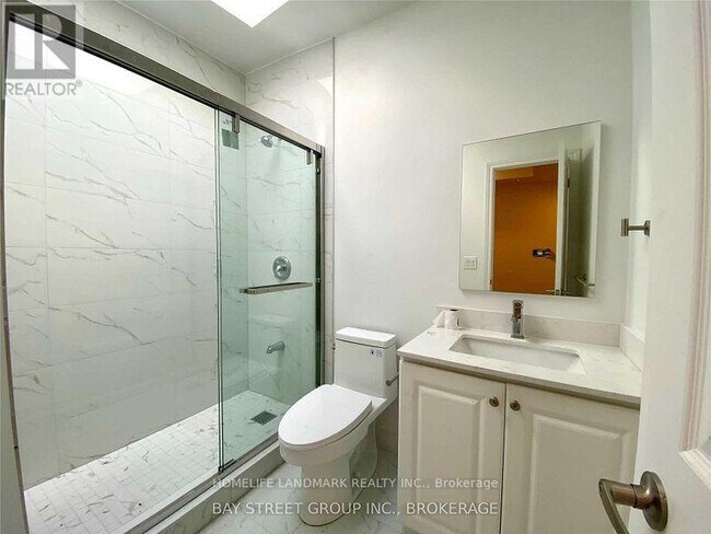 3238 Yonge St in Toronto, ON - Building Photo - Building Photo