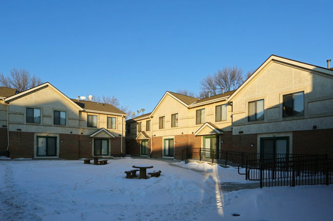 Orchard Court in Madison, WI - Foto de edificio - Building Photo