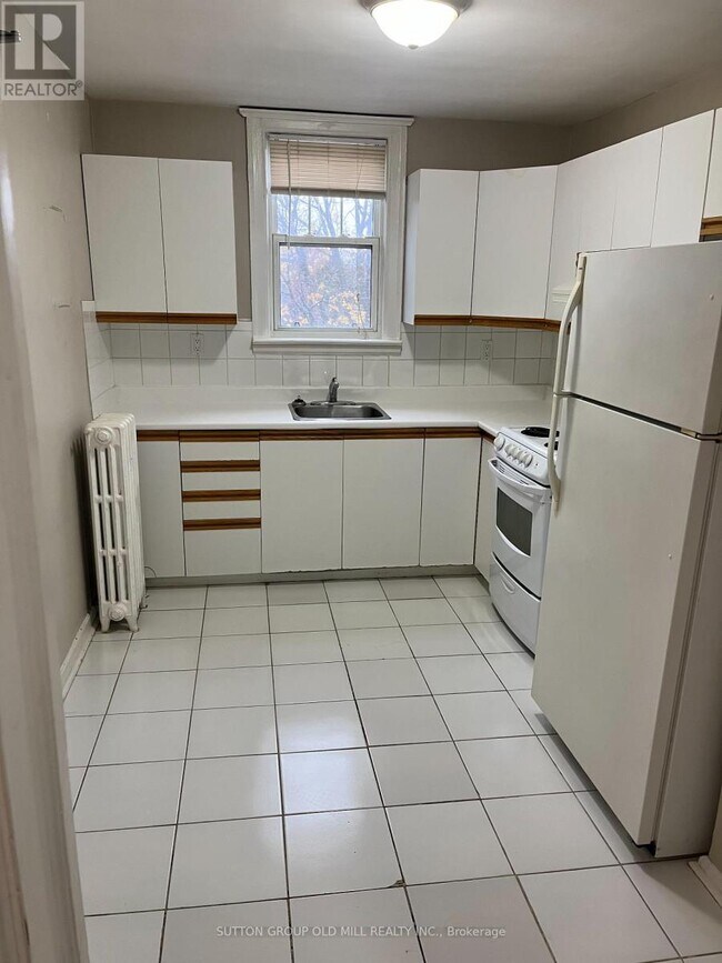 48 Emerald Crescent in Toronto, ON - Building Photo - Building Photo