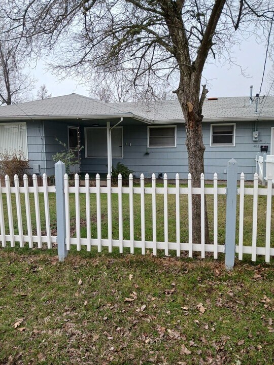 408 NE 11th St in Grants Pass, OR - Building Photo