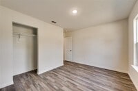 319 Clearwater St photo'