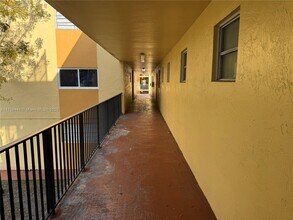 575 W 69th St in Hialeah, FL - Building Photo - Building Photo