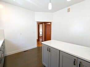 108 W Quincy St, Unit 108 in Somerville, MA - Building Photo - Building Photo