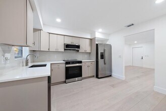 1926 Service Rd in North Palm Beach, FL - Building Photo - Building Photo