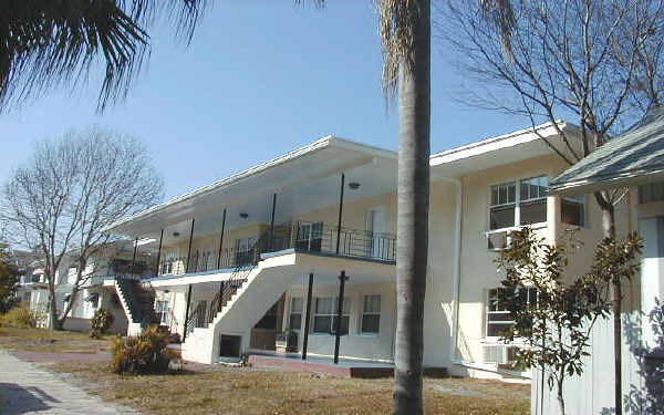 Tropic Aire Apartments in St. Petersburg, FL - Building Photo - Building Photo