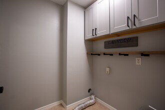 3591 Kernan Blvd S in Jacksonville, FL - Foto de edificio - Building Photo