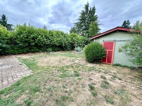 10119 SE Martins St in Portland, OR - Building Photo - Building Photo