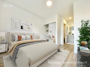 1240 S Bronson Ave in Los Angeles, CA - Building Photo - Building Photo