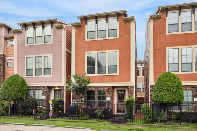 property at 1046 W 23rd St