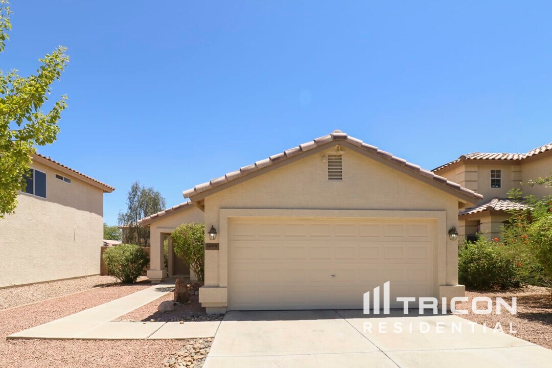 12115 W Rosewood Dr in El Mirage, AZ - Foto de edificio