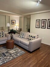 1121 Arlington Blvd, Unit Apt 206 in Arlington, VA - Foto de edificio - Building Photo