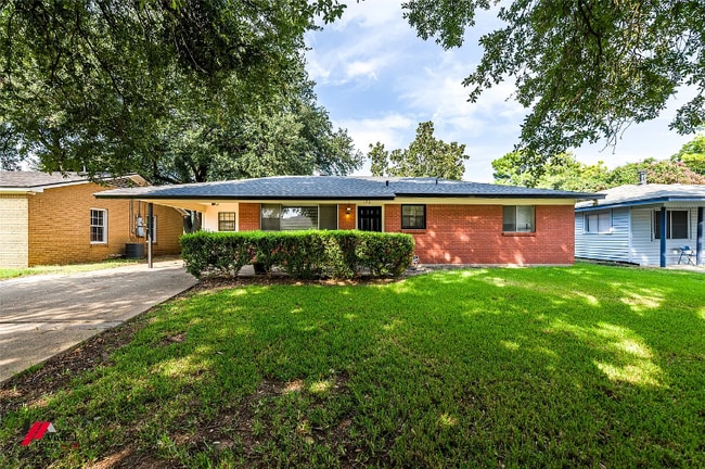 property at 1913 Lee St