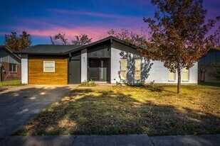 817 N Shore Dr in Garland, TX - Building Photo