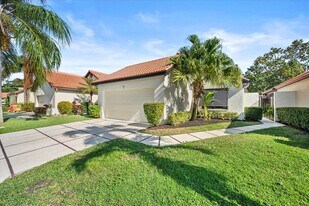 4 Ironwood Way N in Palm Beach Gardens, FL - Building Photo