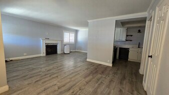 19112 Oceanport Ln in Huntington Beach, CA - Building Photo
