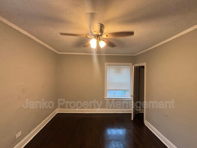 property at 9453 S Loomis St
