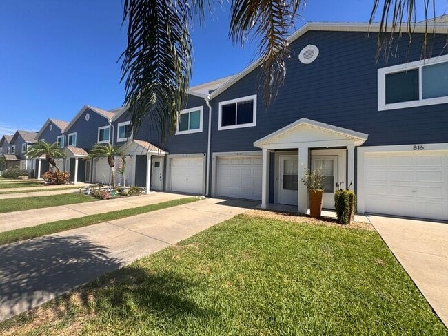 814 Hidden Harbour Dr in Indian Rocks Beach, FL - Foto de edificio - Building Photo