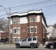 Willow Court in Toronto, ON - Building Photo