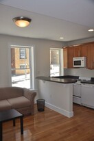 838 Huntington Ave, Unit #1 Apartamentos