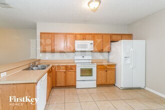 927 Cannes Dr in Kissimmee, FL - Building Photo - Building Photo