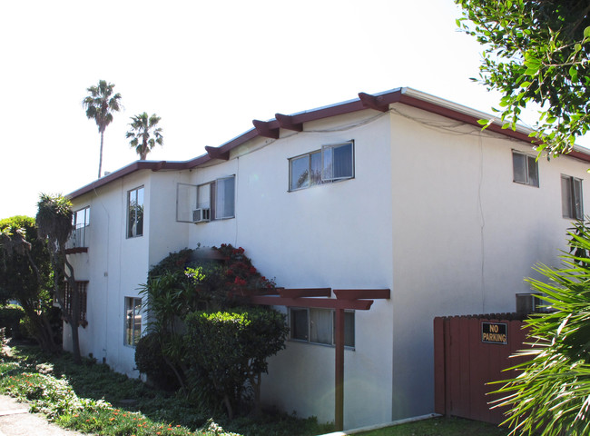 114 Avenida Aragon in San Clemente, CA - Building Photo - Building Photo