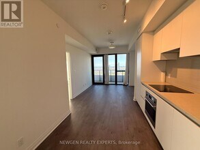 4015 The Exchange in Mississauga, ON - Building Photo - Building Photo