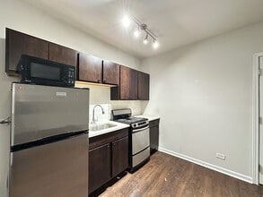 1627 N Humboldt Blvd, Unit D2 in Chicago, IL - Building Photo - Building Photo