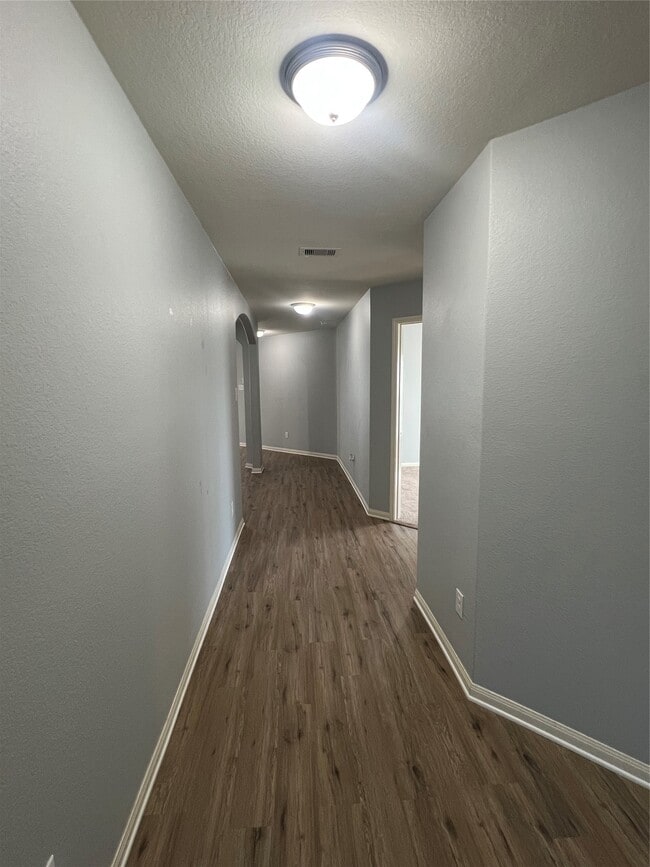 5502 Rainbow Rd. in Mont Belvieu, TX - Building Photo - Building Photo