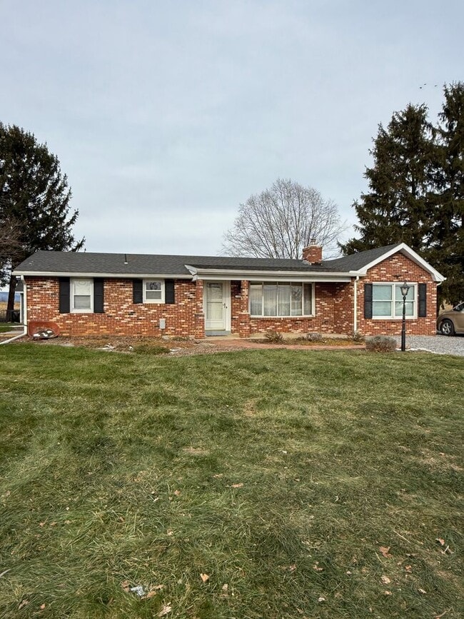 558 Shippensburg Rd in Newville, PA - Building Photo - Building Photo