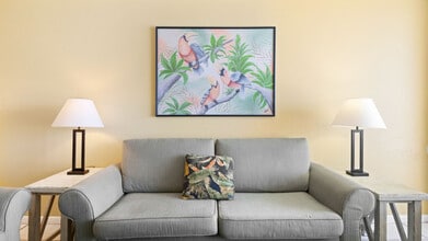 7205 Thomas Dr in Panama City Beach, FL - Building Photo - Building Photo