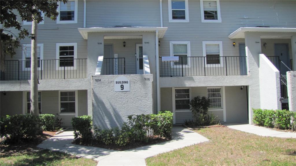 7238 E Bank Dr in Tampa, FL - Building Photo