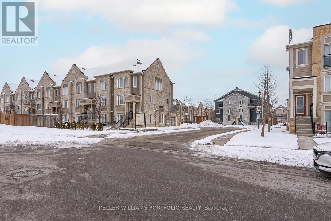 60-60 Fairwood Cir in Brampton, ON - Building Photo