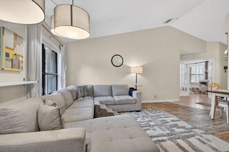 117 Via de Casas Norte, Unit 117 in Boynton Beach, FL - Foto de edificio - Building Photo