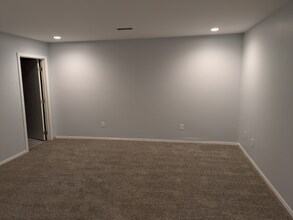 201 Chamberlain Dr in Dekalb, IL - Building Photo - Building Photo