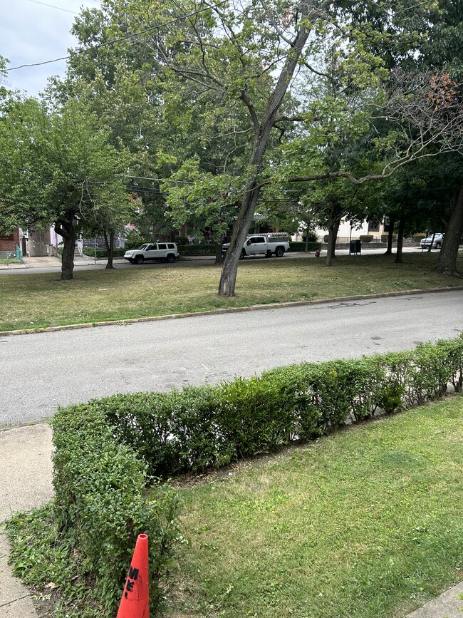 9 Oakland Sq, Unit First Floor in Pittsburgh, PA - Building Photo - Building Photo