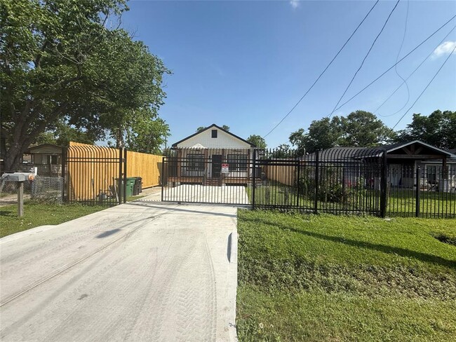 633 McDaniel St in Houston, TX - Foto de edificio - Building Photo