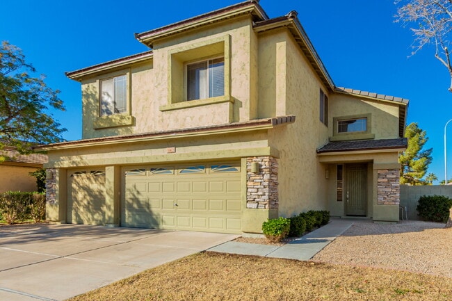 1462 W. Roadrunner Dr.