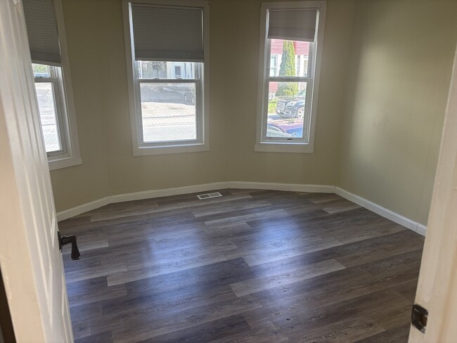 168 Dewey St in Worcester, MA - Building Photo - Building Photo
