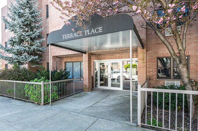 20 Terrace Pl in Brooklyn, NY - Foto de edificio - Building Photo