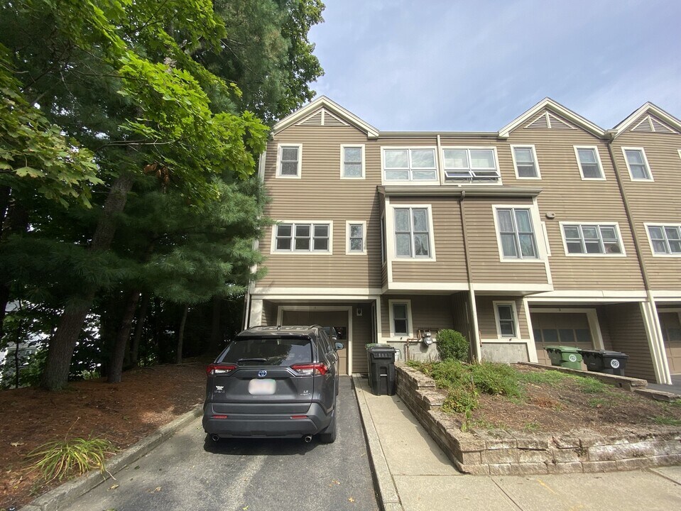1 Angela Ln, Unit 1 in Watertown, MA - Foto de edificio